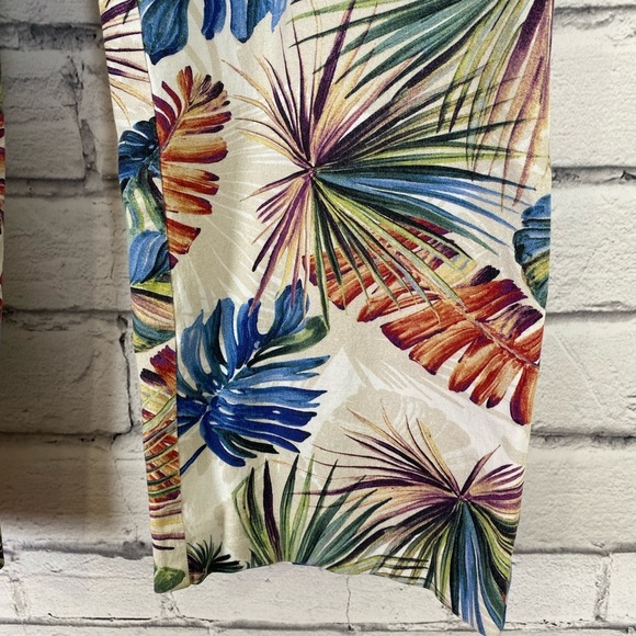 Chicos Palm Print Cropped Pants Stretch Size Medium (2.5) - Picture 2 of 9